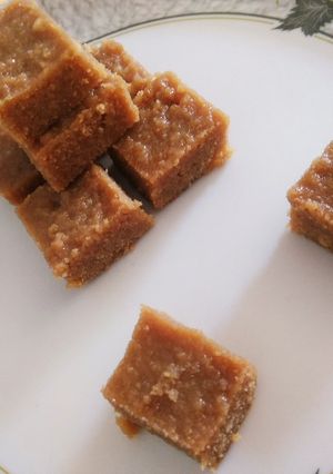 मावा बर्फी (Mawa burfi recipe in Hindi) रेसिपी मुख्य फोटो