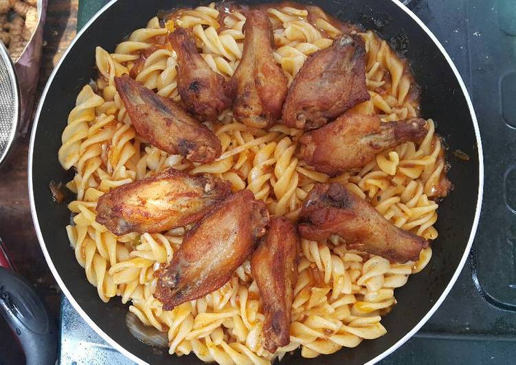 Spaghetti bolognese with spicy chicken wings