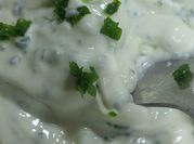 Una foto de salsa de ciboulette facil