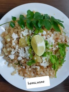 साबुदाणा खिचडी (sabudana khichdi recipe in marathi) रेसिपी चे मुख्य फोटो