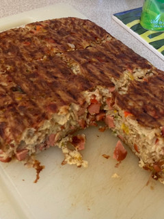 Una foto de Tortilla de cabellos de ángel y salchichas