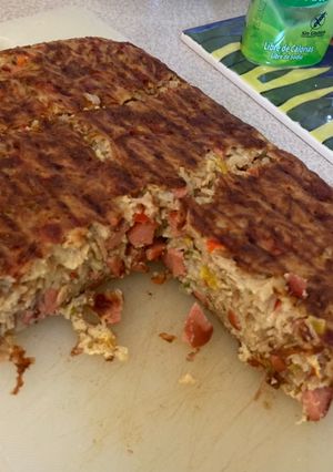 Una foto de Tortilla de cabellos de ángel y salchichas