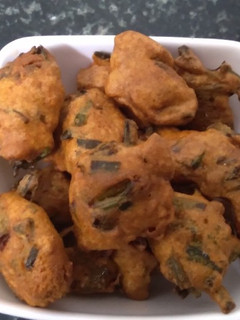 ஸ்பிரிங் ஆனியன் பகோடா செய்முறை முக்கிய புகைப்படம்