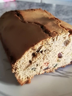 Una foto de Bizcocho Súper con avena y frutas confitadas