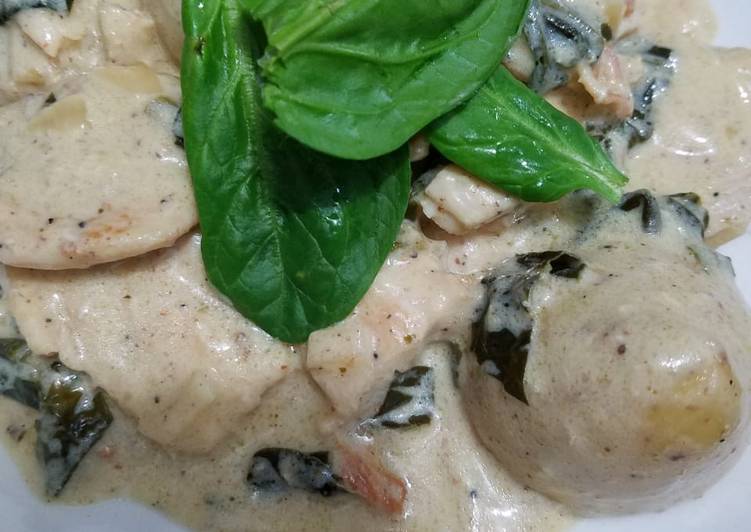Pechuga en crema y espinaca