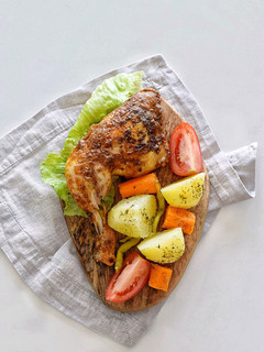 Una foto de Cuartos traseros de Pollo al horno con mayonesa y ajo