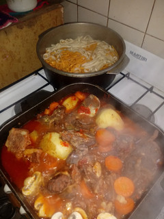 Una foto de Estofado y pastas