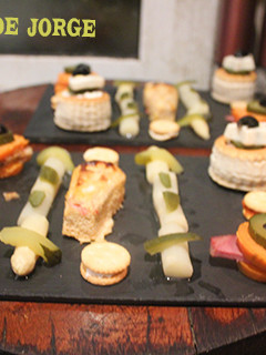 Una foto de Tabla de aperitivos variados