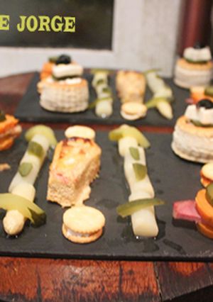 Una foto de Tabla de aperitivos variados