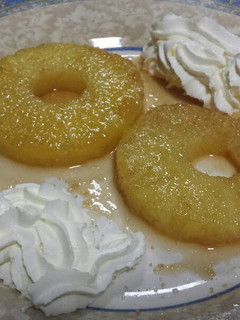 Una foto de Piña al ron
