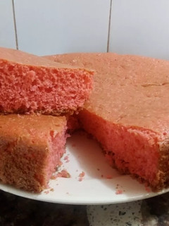 Una foto de Torta rosa con sabor a frutilla 🍓