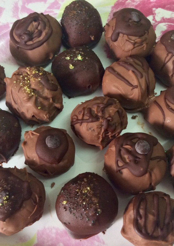 Una foto de Bombones de chocolate y galletas caseros🍫🍪