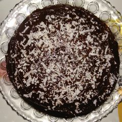 A picture of Vanilla cake with chocolate frosting.