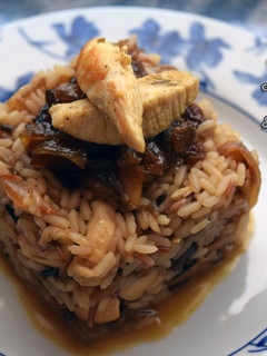 Una foto de Arroz con Pollo, Pasas y Cebolla, Arroz exótico