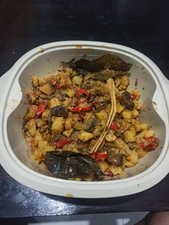 Cara Mudah Membuat Resep Sambal goreng kentang ati ayam yang Uenak Anti Ribet, Bikin Ngiler