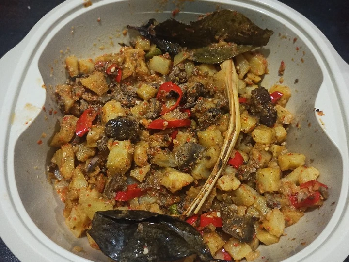 Cara Mudah Membuat Resep Sambal goreng kentang ati ayam yang Uenak Anti Ribet, Bikin Ngiler