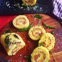 A picture of Shezwan Stuffed Dhokla Roll with garlic mayo.