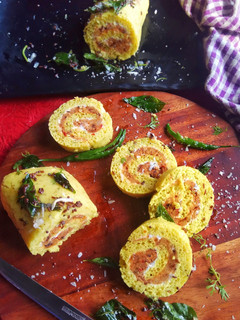 A picture of Shezwan Stuffed Dhokla Roll with garlic mayo.