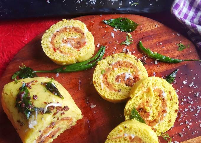 Shezwan Stuffed Dhokla Roll with garlic mayo