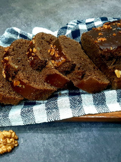 A picture of Wheat flour walnut pond cake.