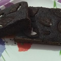 A picture of Oreo brownie cake.