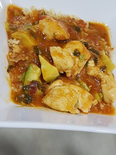 Una foto de Pollo en salsa sabrosa con arroz integral