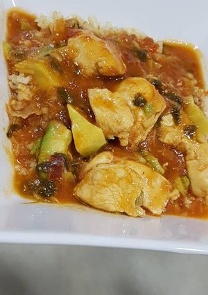 Foto principal de Pollo en salsa sabrosa con arroz integral