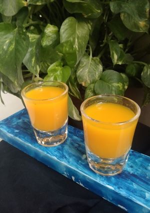 લીલી હળદર અને આદુ નો જ્યુસ (Lili Haldar Ginger Juice Recipe In Gujarati) રેસીપી મુખ્ય ફોટો