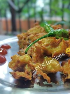कोबीची भजी (kobichi bhaji recipe in marathi) रेसिपी चे मुख्य फोटो