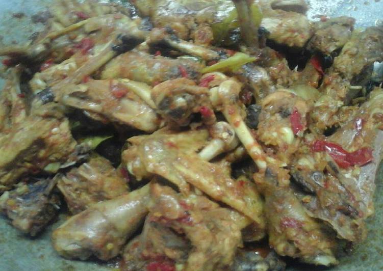 Resep Ayam bumbu merah santan kecap yang praktis