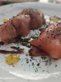 Canelón de salmón con duxelles grasa de portobellos