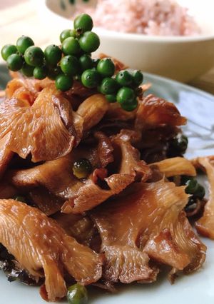 Hình của món Nấm bào ngư kho tiêu xanh.