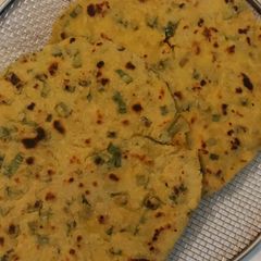 A picture of Makai Spring onions Roti.