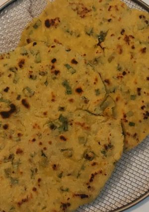A picture of Makai Spring onions Roti.