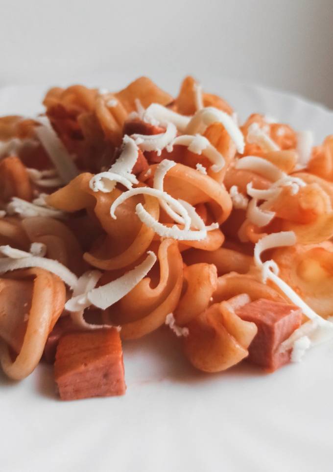 Макарони з ковбаскою