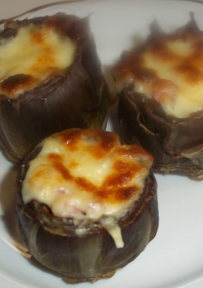 Una foto de Alcachofas gratinadas con taquitos de Jamón serrano