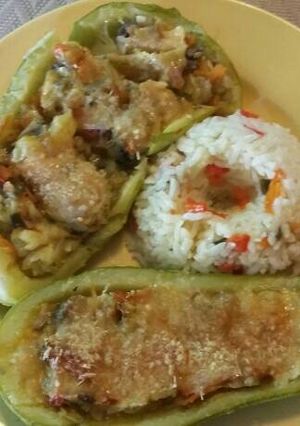 Una foto de Zucchinis rellenos vegetarianos