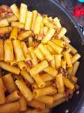 Rigatoni con olive,speck e pangrattato