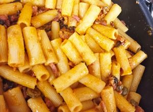 Foto di Rigatoni con olive,speck e pangrattato