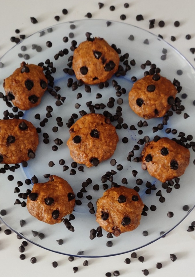 பனானா சாக்கோ சிப்ஸ் குக்கீஸ் (Banana choco chips cookies recipe in tamil) செய்முறை முக்கிய புகைப்படம்