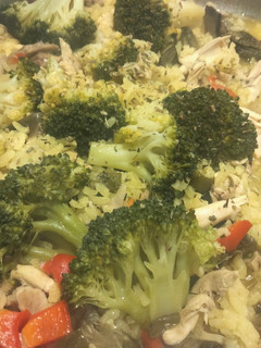 Una foto de Arroz caldoso de pollo y brócoli