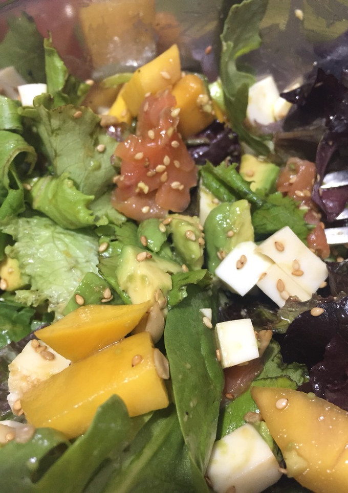 Una foto de Ensalada saludable🥗 con mis ingredientes favoritos