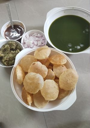 A picture of Ladies favourite paanipuri😋.