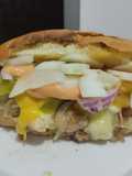 Sándwich🥐de pollo🥪, queso🧀y vegetales🥙🌯🍗
