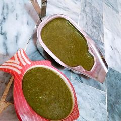 A picture of Green chutney.