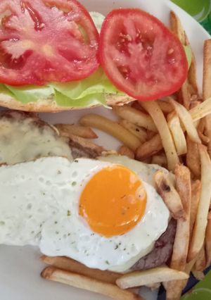 Una foto de Chivito sin panceta ni jamón