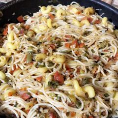 A picture of Spicy spaghetti and macaroni.