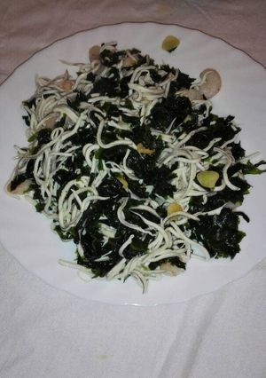 Foto principal de Revuelto de gulas y wakame