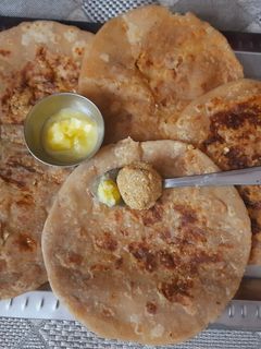 तिळगुळ पोळी (Tilgul Poli Recipe In Marathi) रेसिपी चे मुख्य फोटो