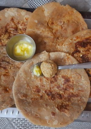 तिळगुळ पोळी (Tilgul Poli Recipe In Marathi) रेसिपी चे मुख्य फोटो